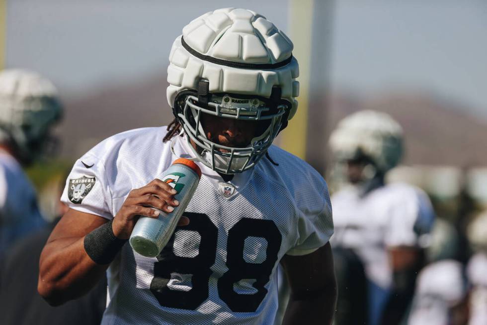 Raiders tight end O.J. Howard takes a moment to hydrate during training camp at the Intermounta ...