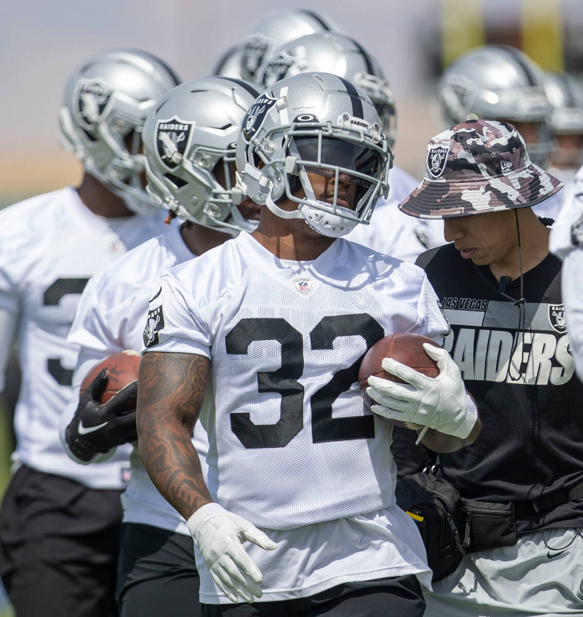 Raiders running back Austin Walter (32) heads to drill during the Raiders’ organized tea ...