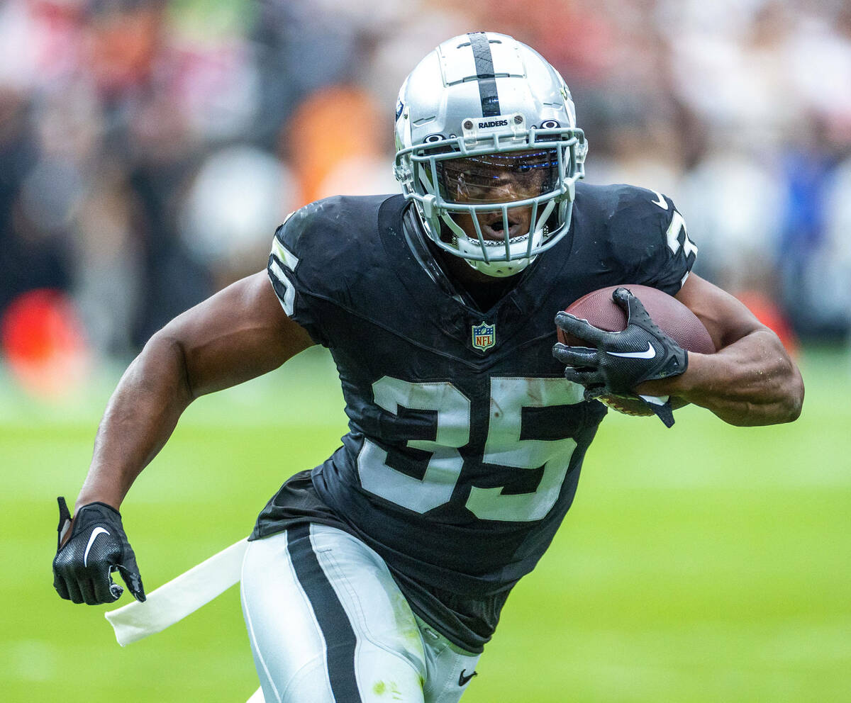 Raiders running back Zamir White (35) looks for more yards on a carry during the first half of ...