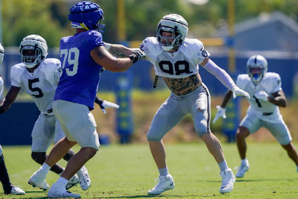 Las Vegas Raiders defensive end Maxx Crosby (98) participates in a drill against Los Angeles Ra ...