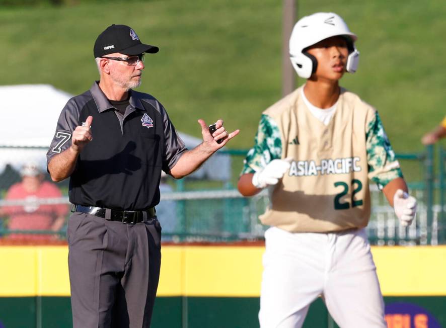 Second base umpire Ben Sprague of Las Vegas flashes a signal during the Little League World Ser ...