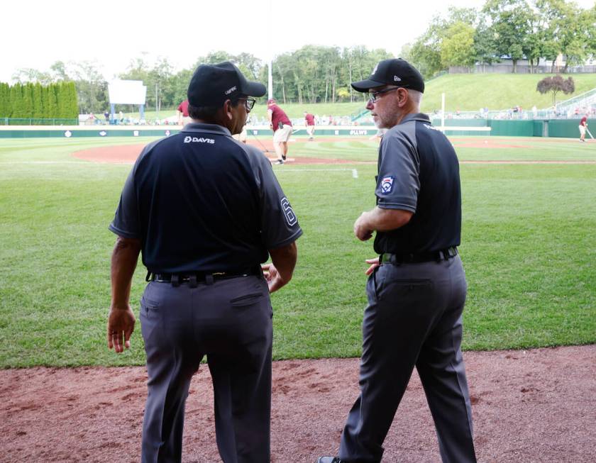 Ben Sprague of Las Vegas, right, and Andy Pagan, volunteer umpires, take the field during the L ...