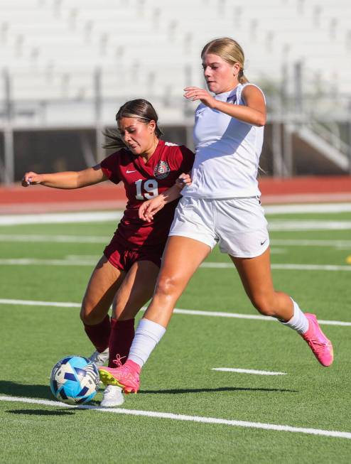 Foothill’s Tianna Hunsaker (9) and Desert Oasis’ Kylee Mackey (19) fight for the ...