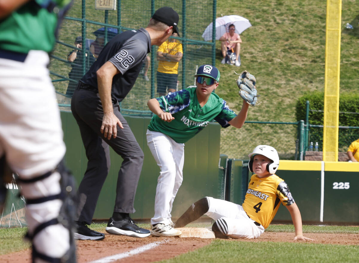 Nolensville, Tennessee, second baseman Turner Blalock (4) is tagged out by Seattle, Washington, ...