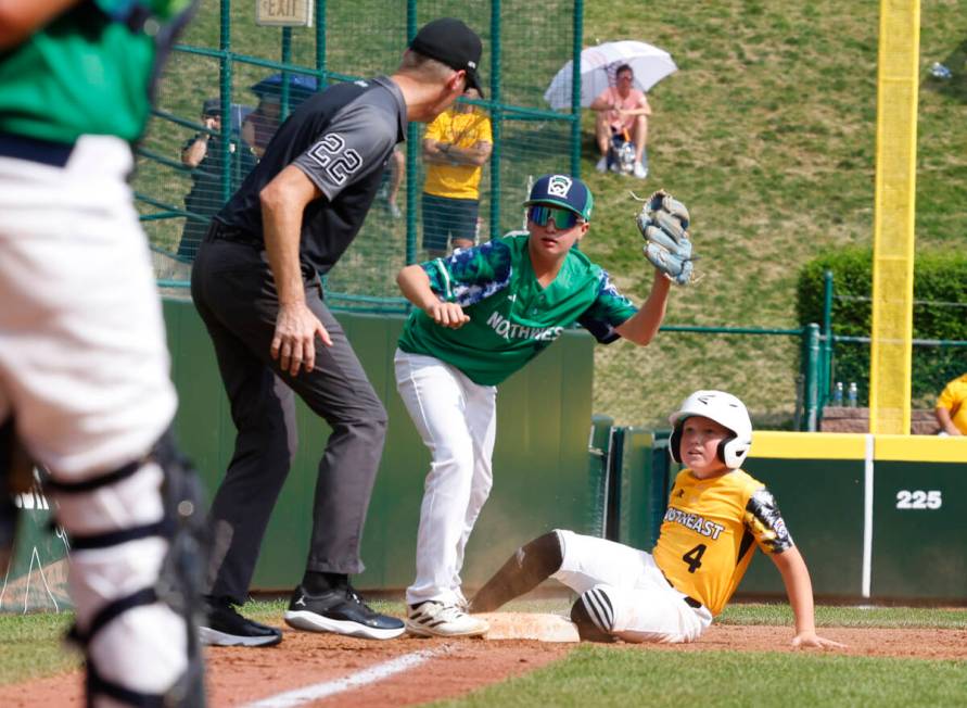 Nolensville, Tennessee, second baseman Turner Blalock (4) is tagged out by Seattle, Washington, ...