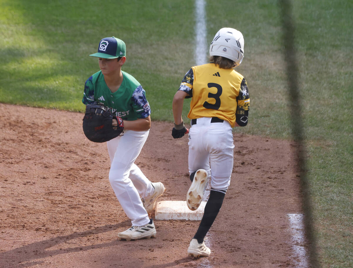 Nolensville, Tennessee, shortstop Nash Carter (3) is forced out by Seattle, Washington, third b ...