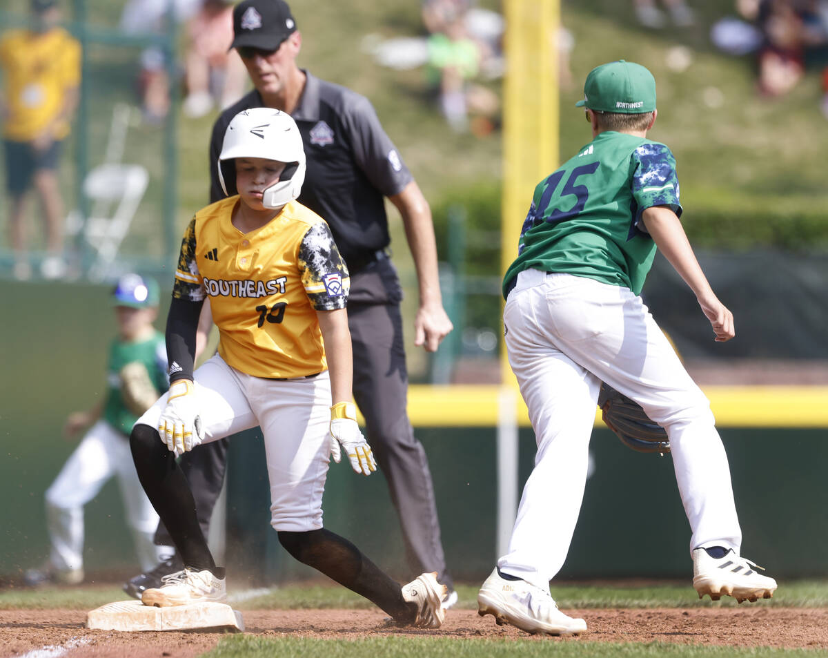 Nolensville, Tennessee, first baseman Jackson Tabor (13) avoids a tag from Seattle, Washington, ...