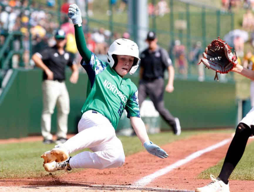 Seattle, Washington Calvin Shumway beats a throw to score against Nolensville, Tennessee during ...