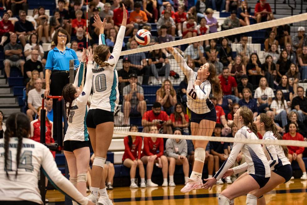 Coronado’s Hannah Schwartz (10) spikes to Silverado’s Summer Cosbey (7) and Laury ...