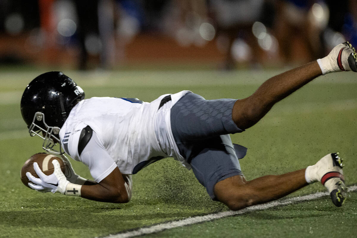 Desert Pines running back Massiah Mingo (6) dives to catch during a high school football game a ...