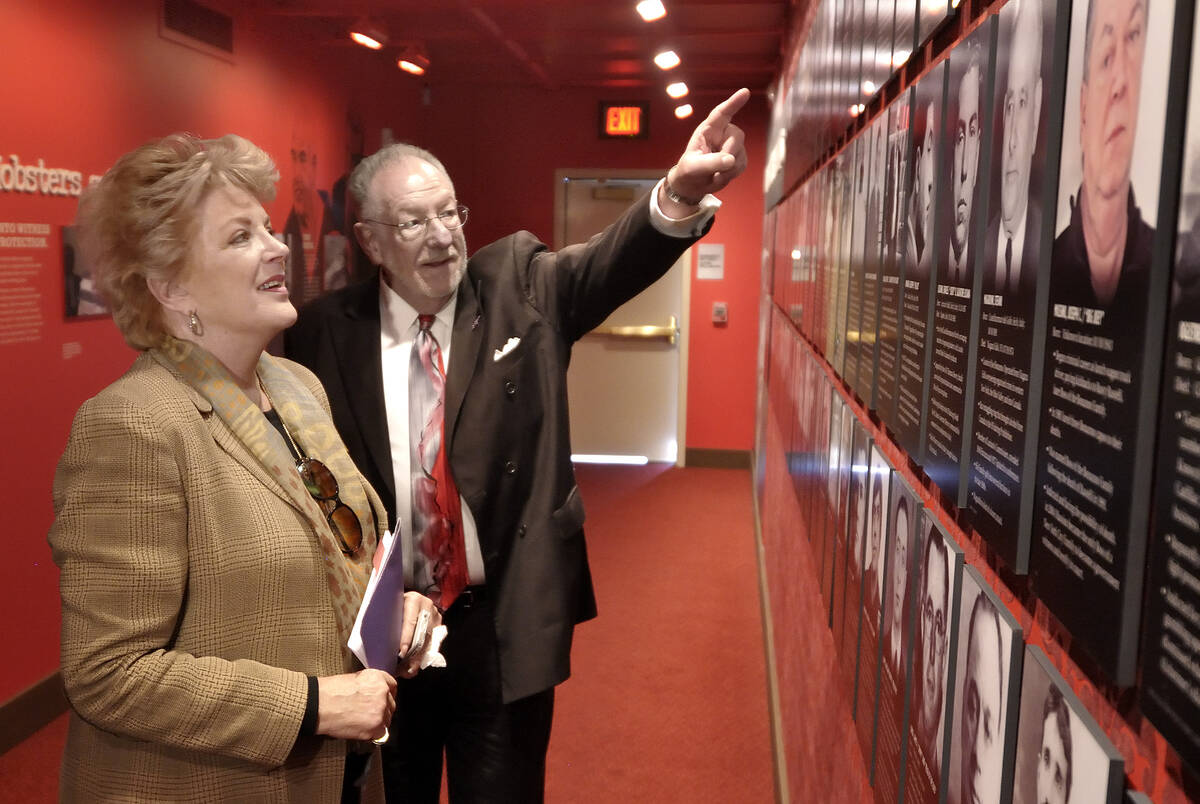 Oscar Goodman points out a former client to his wife, Las Vegas Mayor Carolyn Goodman, during a ...