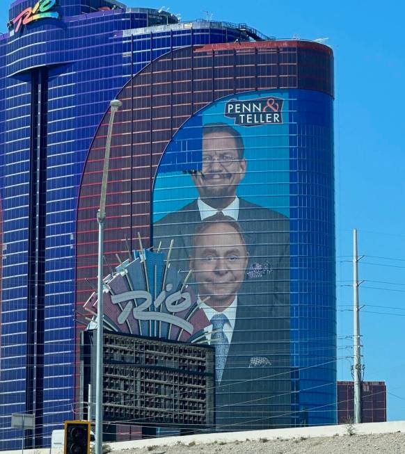 The Penn & Teller building wrap is shown being peeled from the Rio on Wednesday, Sept. 6, 2023. ...
