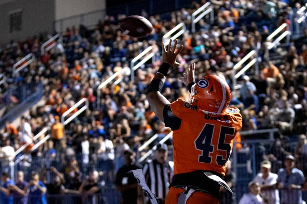 Bishop Gorman tight end Eli Yamauchi (45) reaches to catch a touchdown pass during the first ha ...