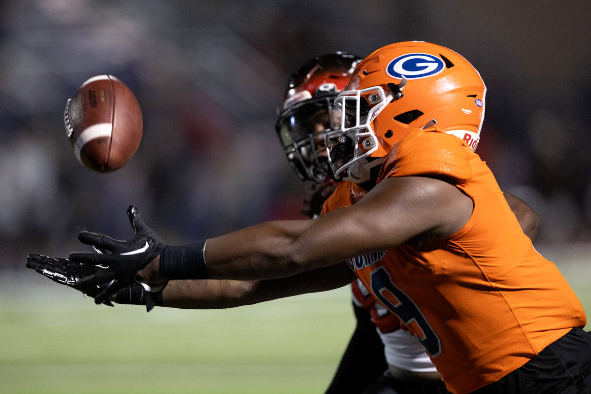 Bishop Gorman tight end Elija Lofton (9) reaches for a touchdown pass but can’t secure t ...