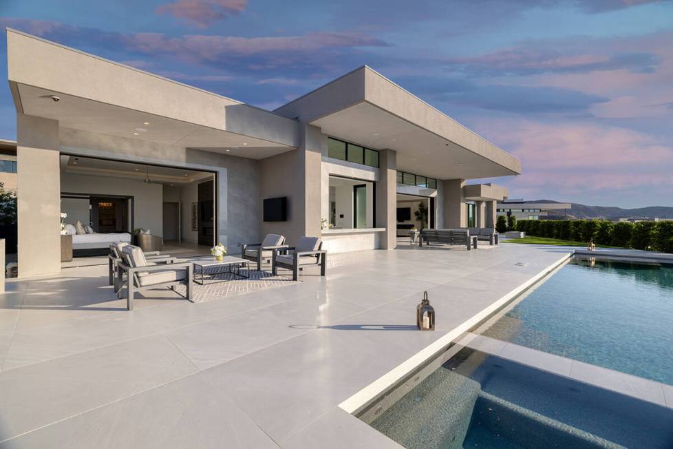 The pool. (Douglas Elliman Las Vegas)