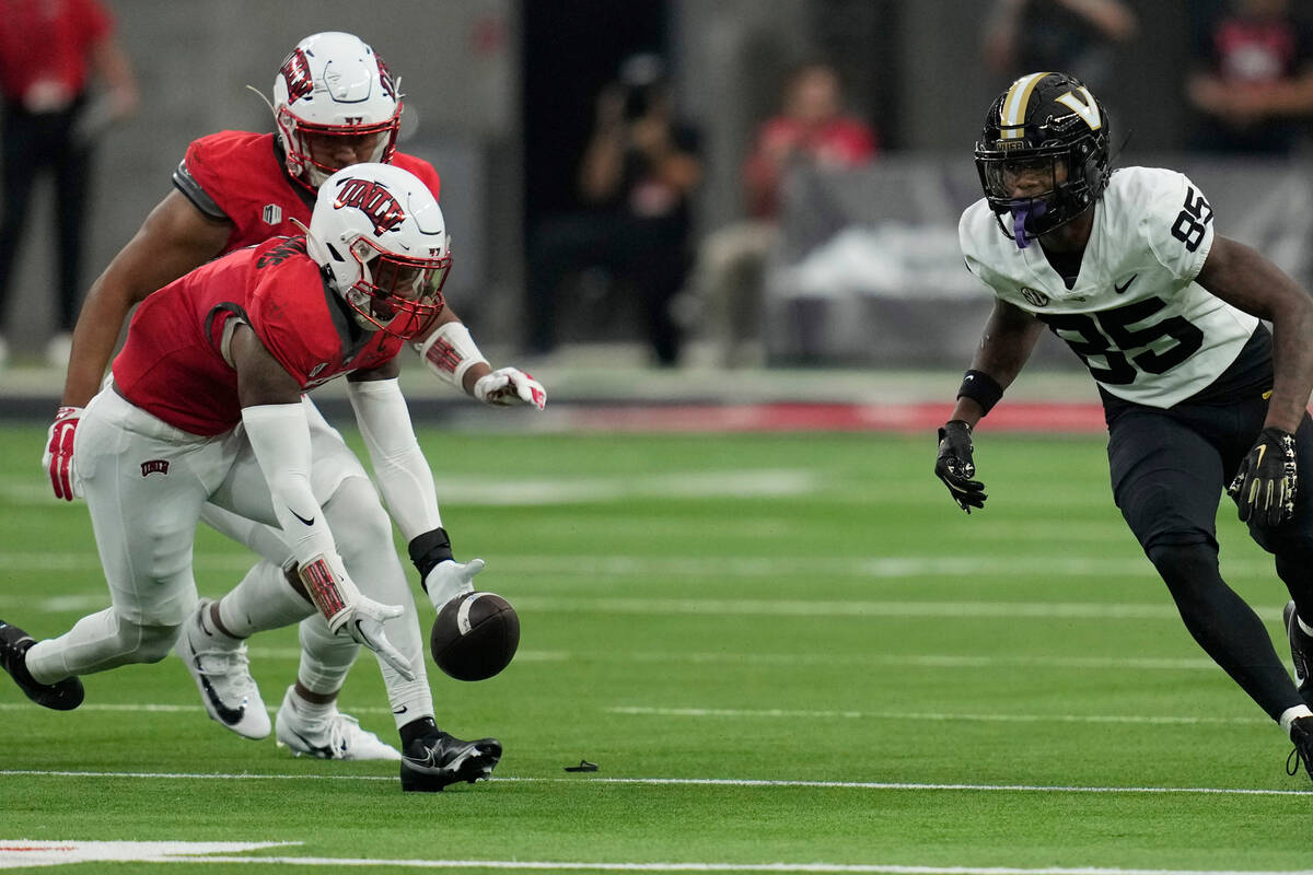 UNLV defensive back Jerrae Williams recovers a fumble before running in for a touchdown against ...