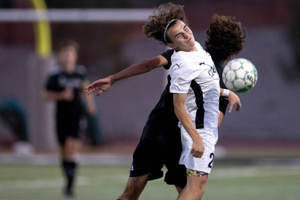 Coronado defender Brody Breeden (2) makes a header over Palo Verde’s Francesco Traniello ...