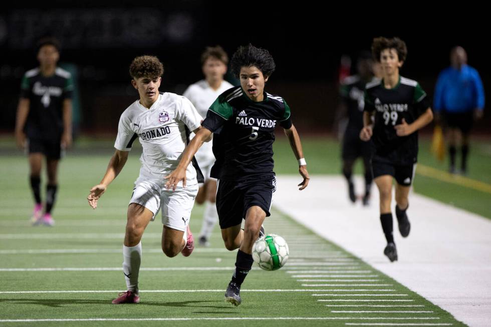 Coronado midfielder Dylan Flores, left, and Palo Verde midfielder Isaiah Martinez (5) dribble u ...