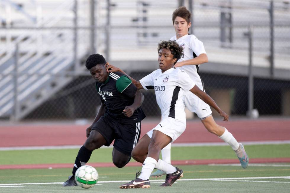 Palo Verde’s Quinton Alewine, left, battles for the ball against Coronado’s Austin Donald, ...