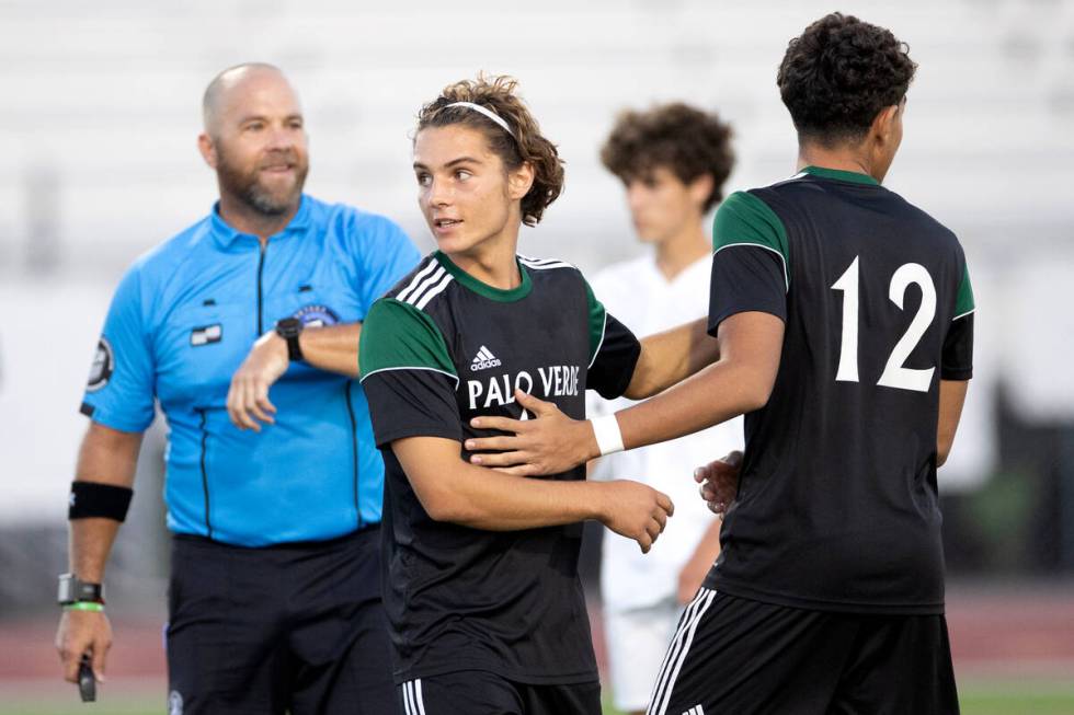 Palo Verde’s Francesco Traniello, center, and Liam Bringhurst (12) connect after a misse ...