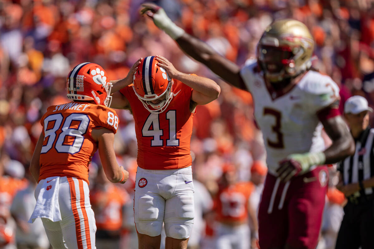 Clemson place kicker Jonathan Weitz (41) reacts after missing a field goal late in the fourth q ...