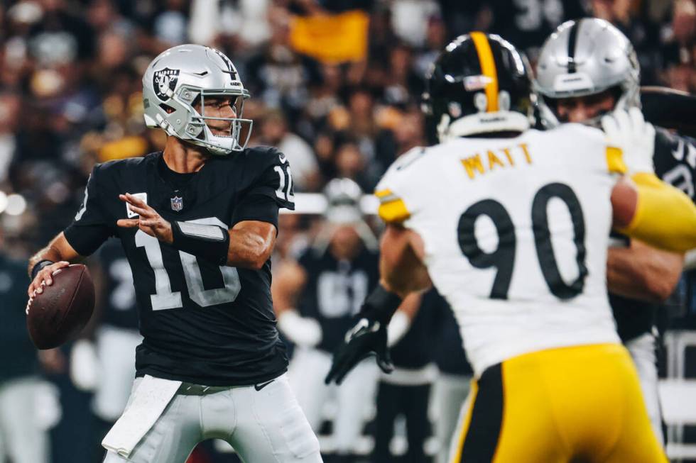 Raiders quarterback Jimmy Garoppolo (10) throws the ball to a teammate during the first half of ...