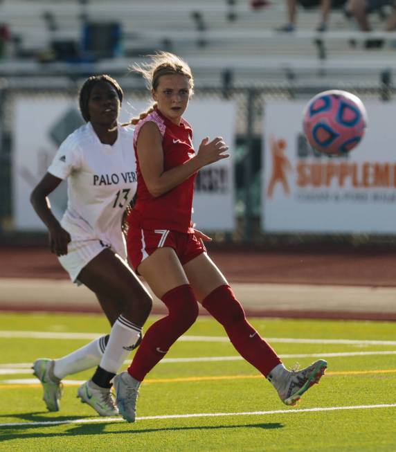 Coronado defensive player Kerrigyn Lynam (7) and Palo Verde forward India Wilson (13) watch the ...