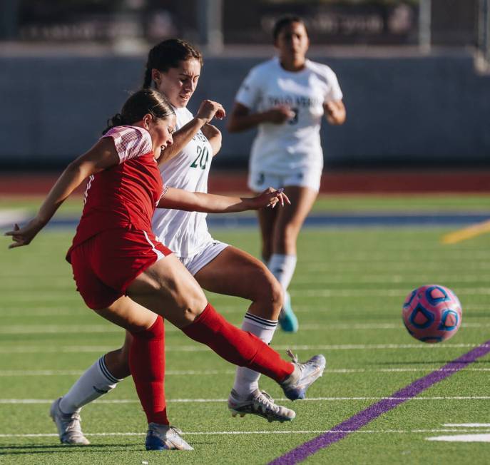 Coronado goal keeper Ella Schultz (17) kicks the ball as Palo Verde forward Arden Petkewich (20 ...