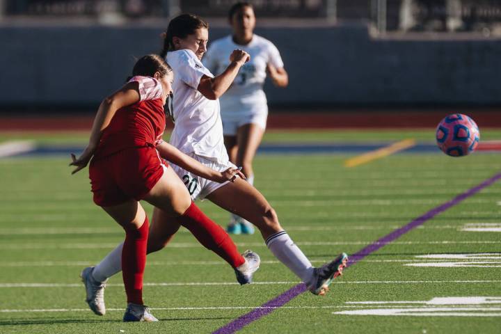 Coronado goal keeper Ella Schultz (17) kicks the ball as Palo Verde forward Arden Petkewich (20 ...