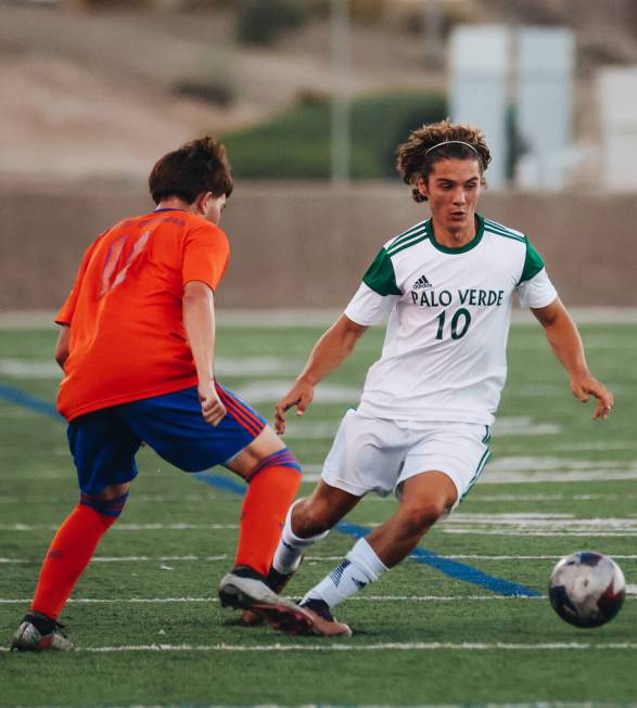 Palo Verde midfielder Francesco Traniello (10) and Bishop Gorman’s Caedon Cox (11) run a ...