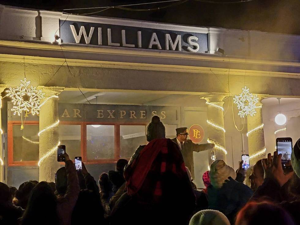 Don’t forget your sleighbell: Families (and their phones) prepare for a ride about the Willia ...