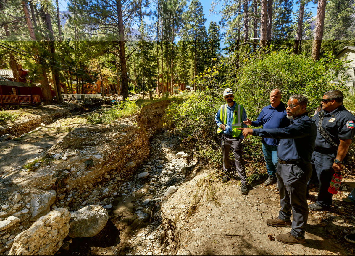 Rep. Steven Horsford, D-Nev., right, talks about electrical issues with officials along Aspen A ...