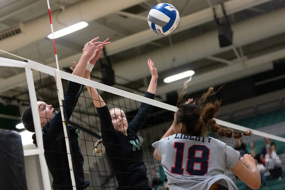 Palo Verde’s Emma Neville, left, and Kate Camp (14) kill a hit by Liberty’s Thani ...