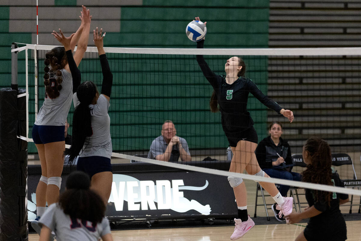 Palo Verde’s Taylor Mendez (5) spikes to Liberty’s Tehani Moniz, left, and Kenned ...