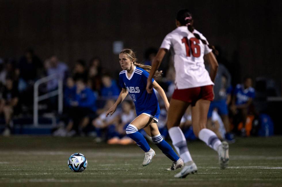 Bishop Gorman's Riley Rohr (19) dribbles against Liberty defender Nai'a Pomaikai (16) during a ...