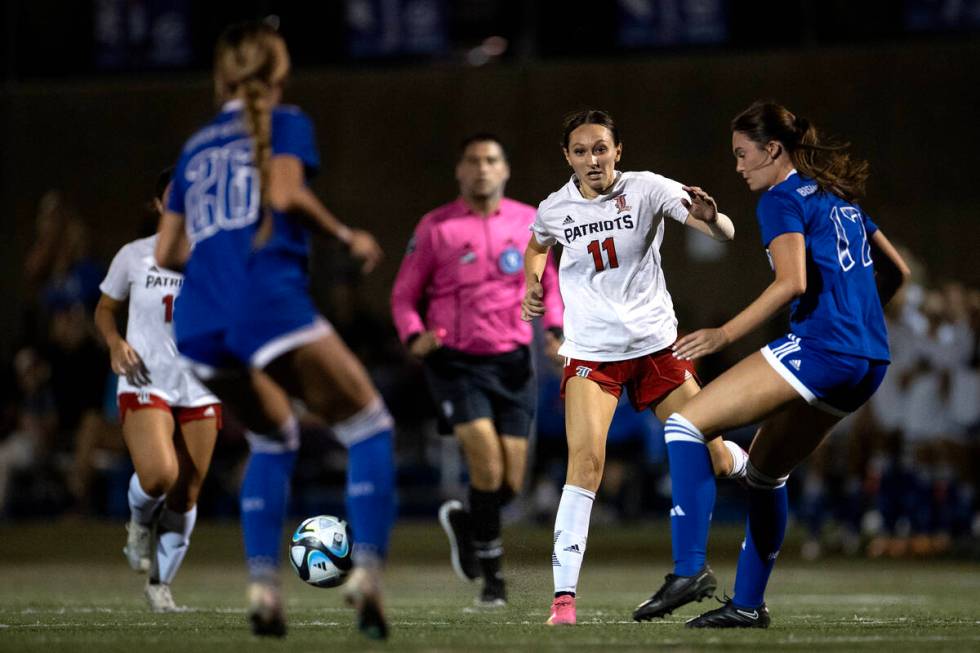 Bishop Gorman defenders Tatum Manley (26) and Brooke Pomerantz (17) stop Liberty midfielder Jes ...