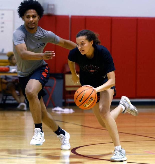 UNLV Lady Rebels Kiara Jackson (3) Kiara Jackson runs the ball up the court during team practic ...