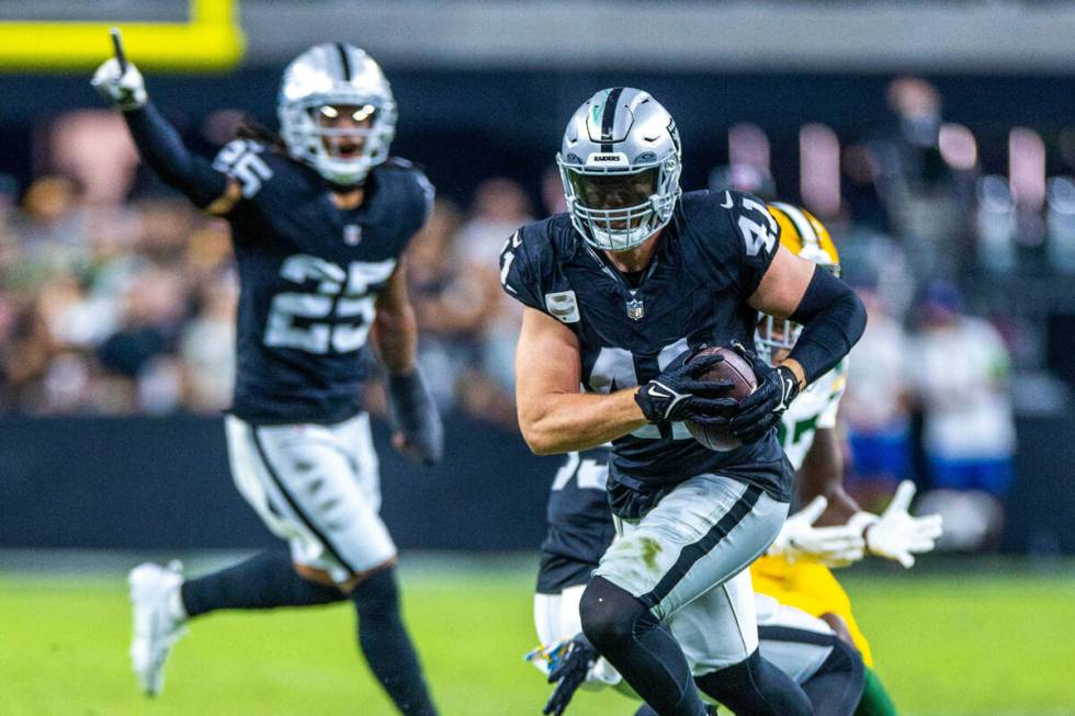 Raiders linebacker Robert Spillane (41) intercepts a Green Bay Packers quarterback Jordan Love ...