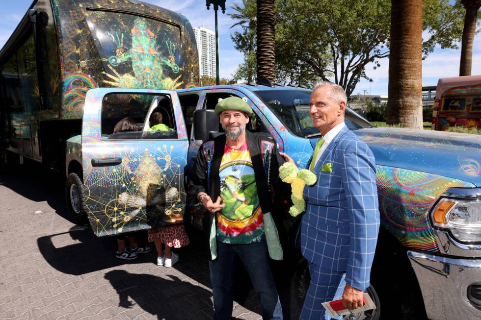 Cirque du Soleil founder Guy Laliberté, left, mingles with Westgate Las Vegas Vice Preside ...