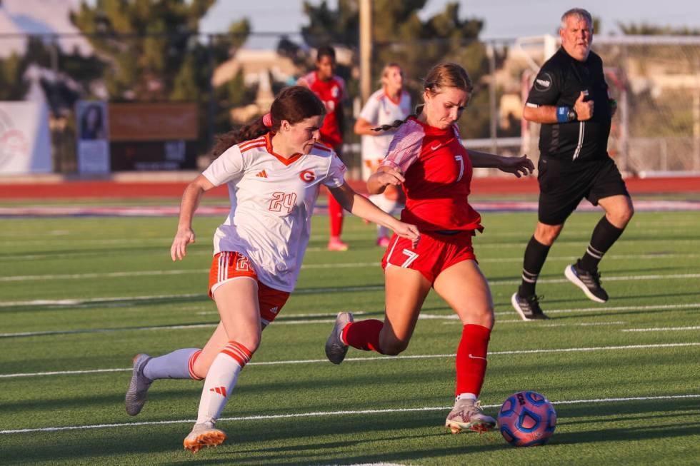 Bishop Gorman’s Hunter Borgel (24) and Coronado’s Kerrigyn Lynam (7) fight for th ...