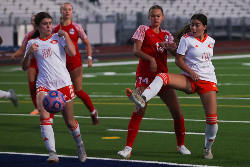 Bishop Gorman’s Stephenie Hackett (10) takes a shot around Coronado’s Jaelah Lice ...