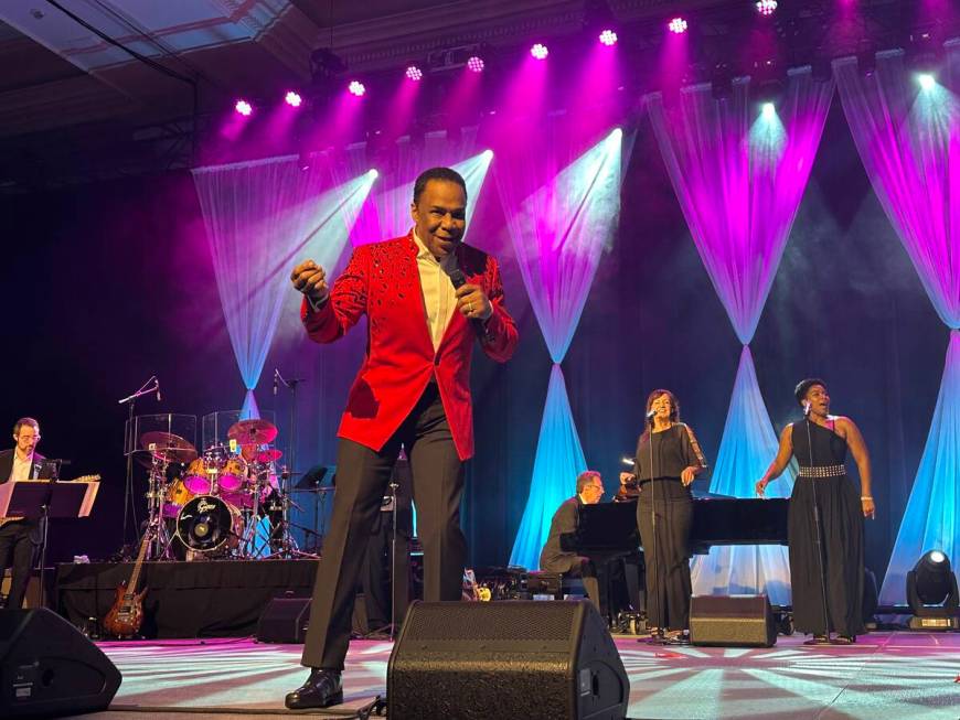 Earl Turner performs during a wedding vow-renewal ceremony for nearly 300 couples as Las Vegas ...