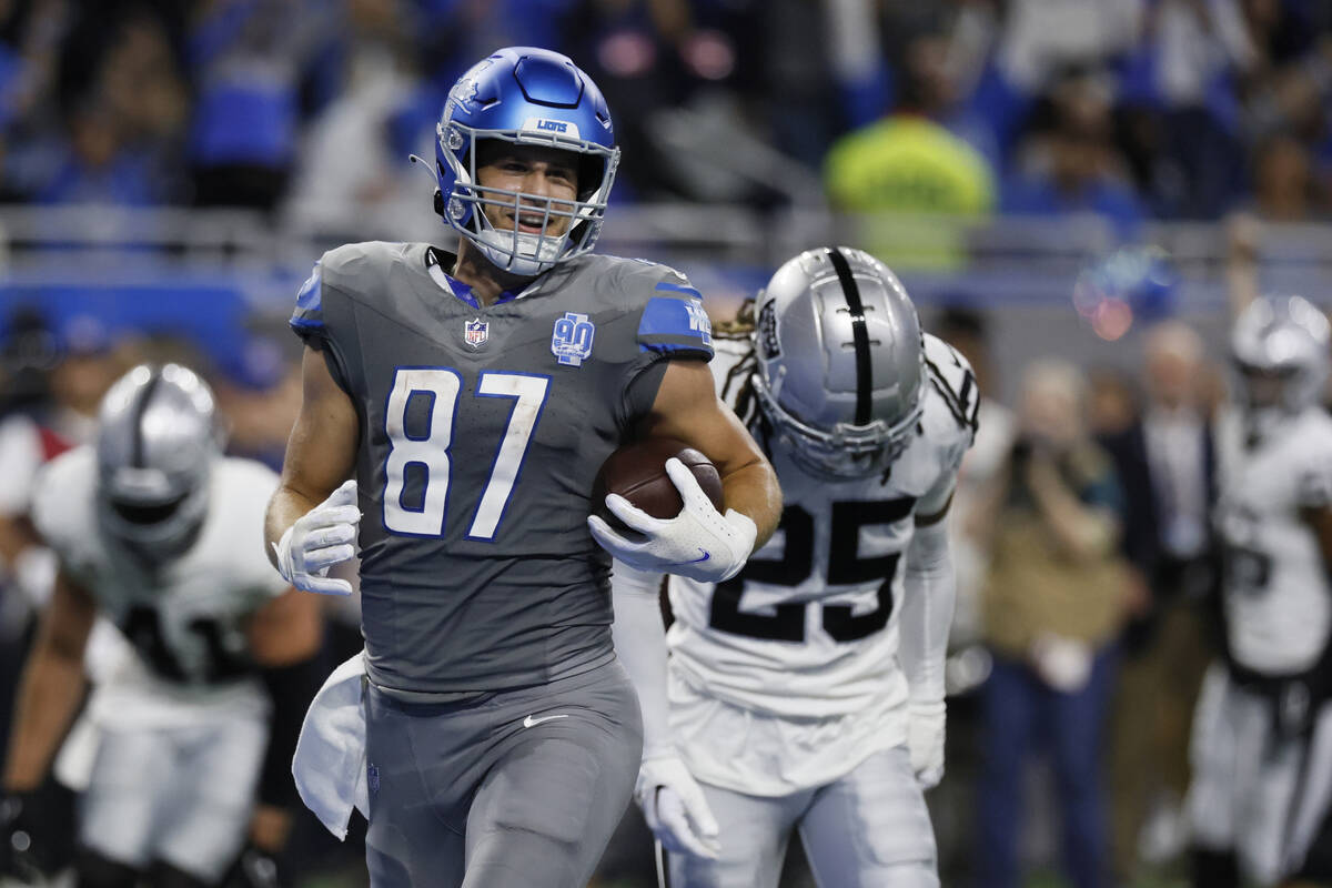 Detroit Lions tight end Sam LaPorta (87) runs into the endzone after an 18-yard pass reception ...