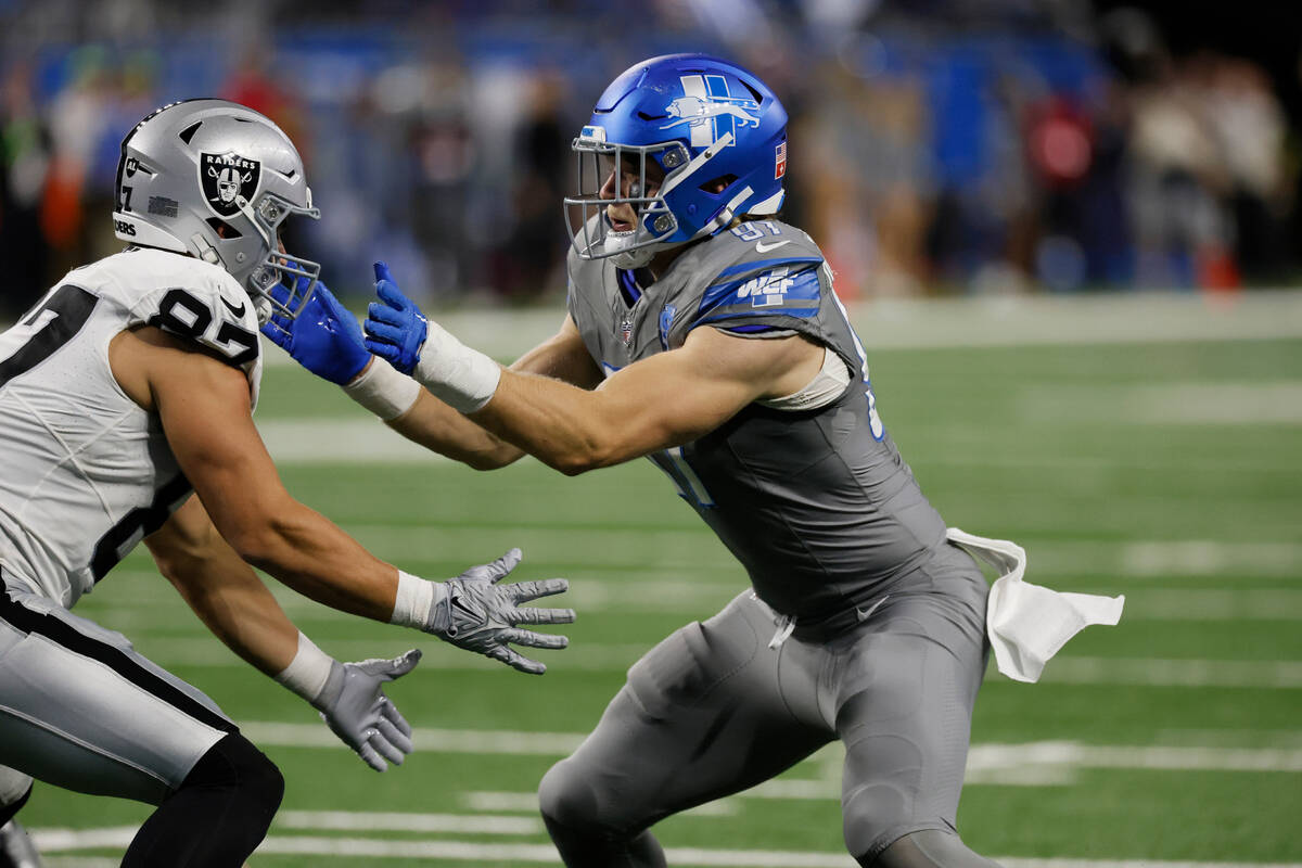 Detroit Lions defensive end Aidan Hutchinson (97) goes up against Las Vegas Raiders tight end M ...