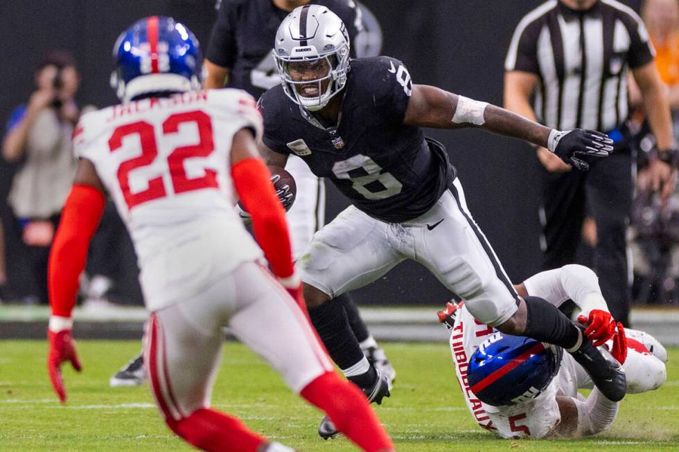 Raiders running back Josh Jacobs (8) looks to break a tackle by New York Giants linebacker Kayv ...