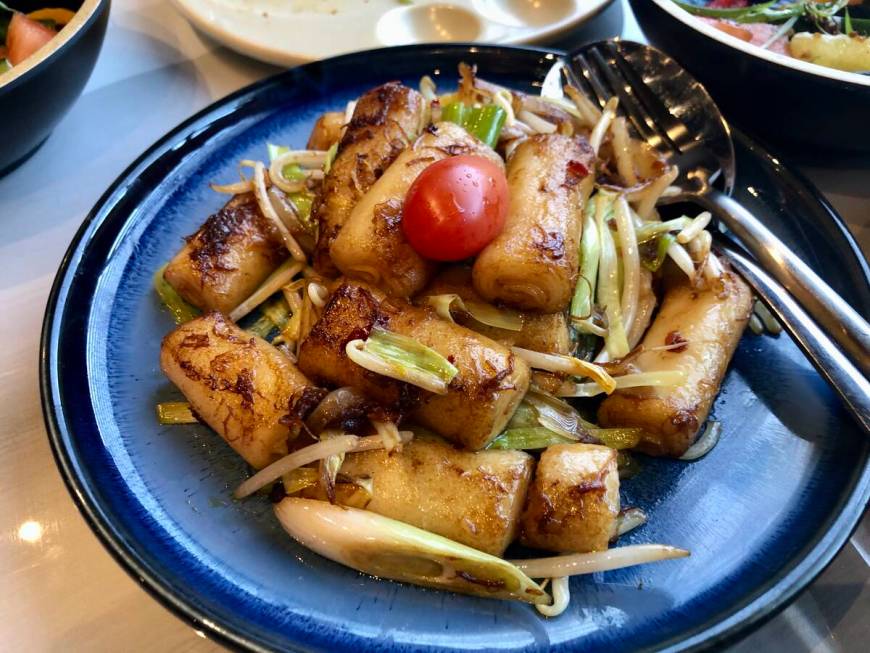 At Palette Tea Lounge in Chinatown Las Vegas, rice noodle rolls are stir fried in XO sauce. (Jo ...