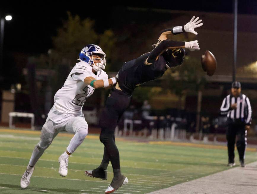 Faith Lutheran's wide receiver Mason Aday (7) stretches but unable to catch a pass as Green Val ...