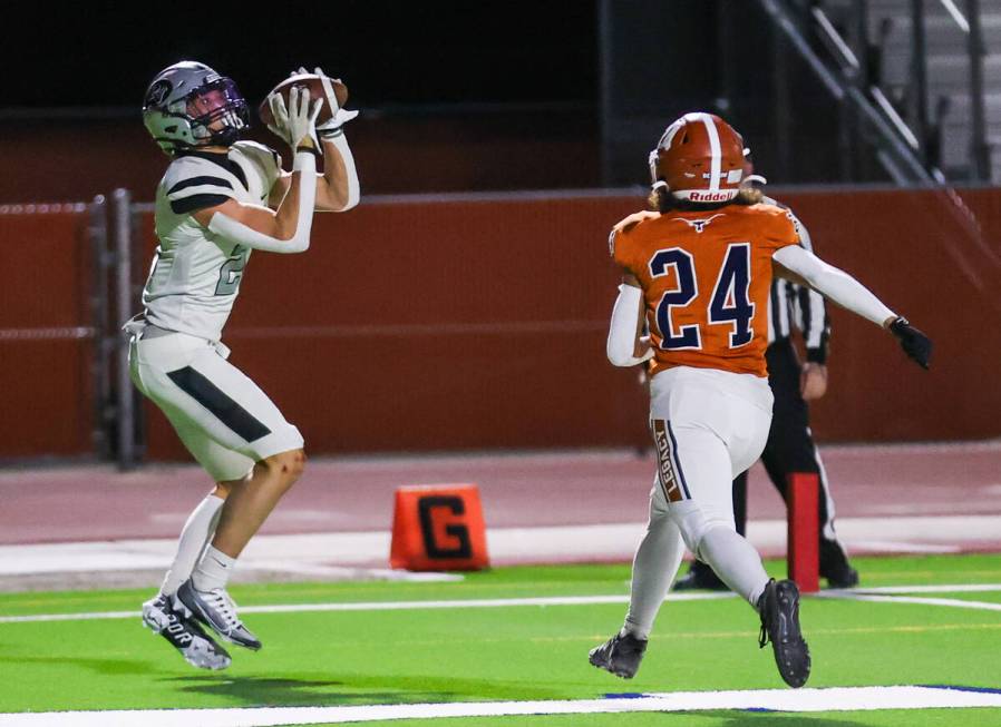 Palo Verde’s Crew Dannels (2) catches a pass during the Class 5A Division III Southern L ...