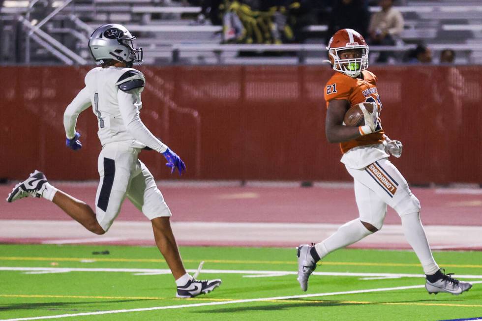 Legacy’s Airamis Craven (21) runs into the endzone during the Class 5A Division III Sout ...