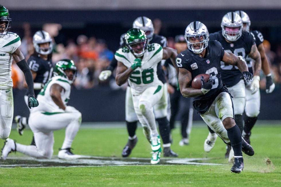 Raiders running back Josh Jacobs (8) breaks into open field as New York Jets cornerback Sauce G ...